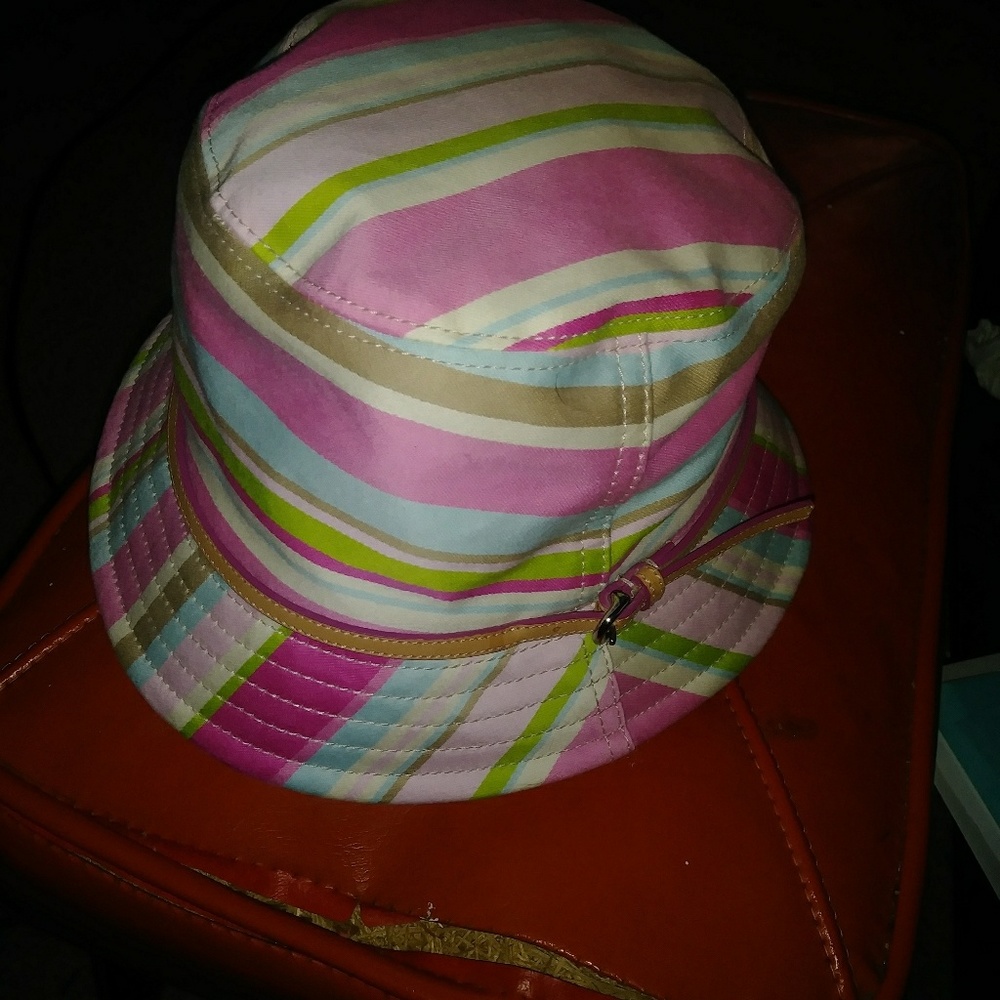 Bucket hat